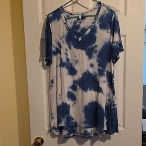 Stylish Blue Tie-Dye V-Neck Women's Tee